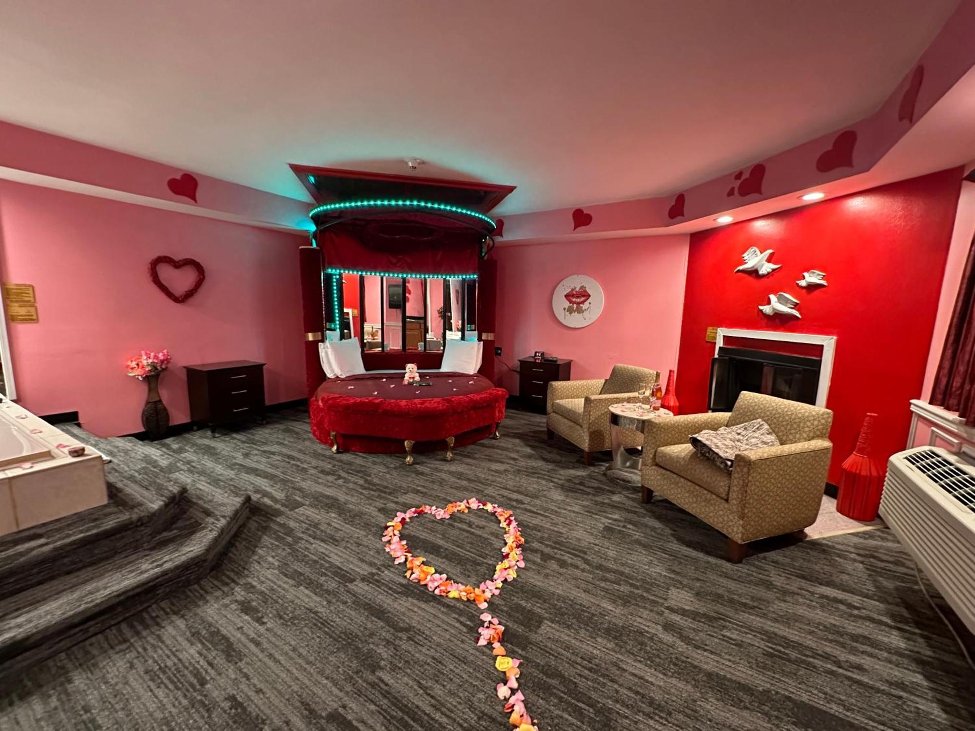 Inn Of The Dove - Romantic Luxury Suites With Jacuzzi & Fireplace At Harrisburg-Hershey-Philadelphia, Pa المظهر الخارجي الصورة