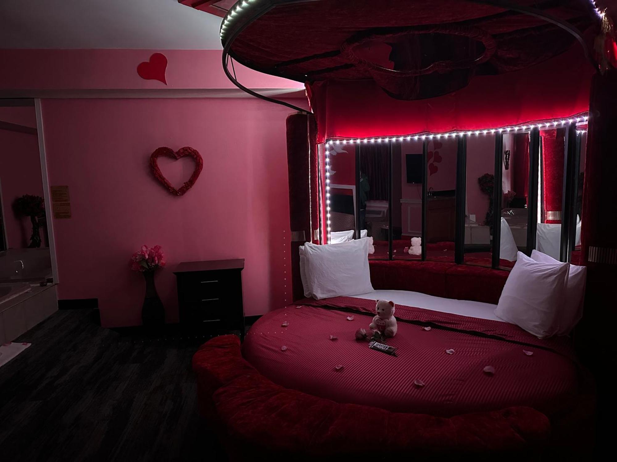 Inn Of The Dove - Romantic Luxury Suites With Jacuzzi & Fireplace At Harrisburg-Hershey-Philadelphia, Pa المظهر الخارجي الصورة