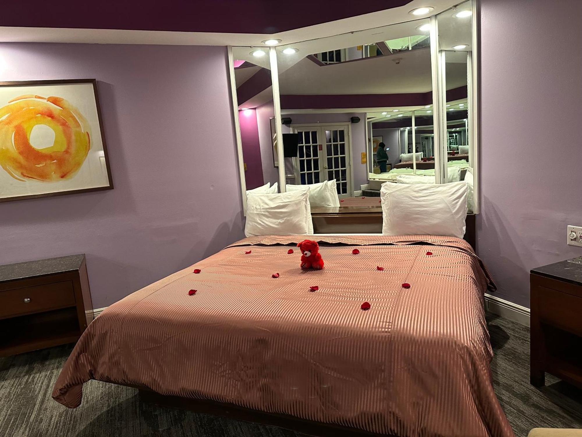 Inn Of The Dove - Romantic Luxury Suites With Jacuzzi & Fireplace At Harrisburg-Hershey-Philadelphia, Pa المظهر الخارجي الصورة