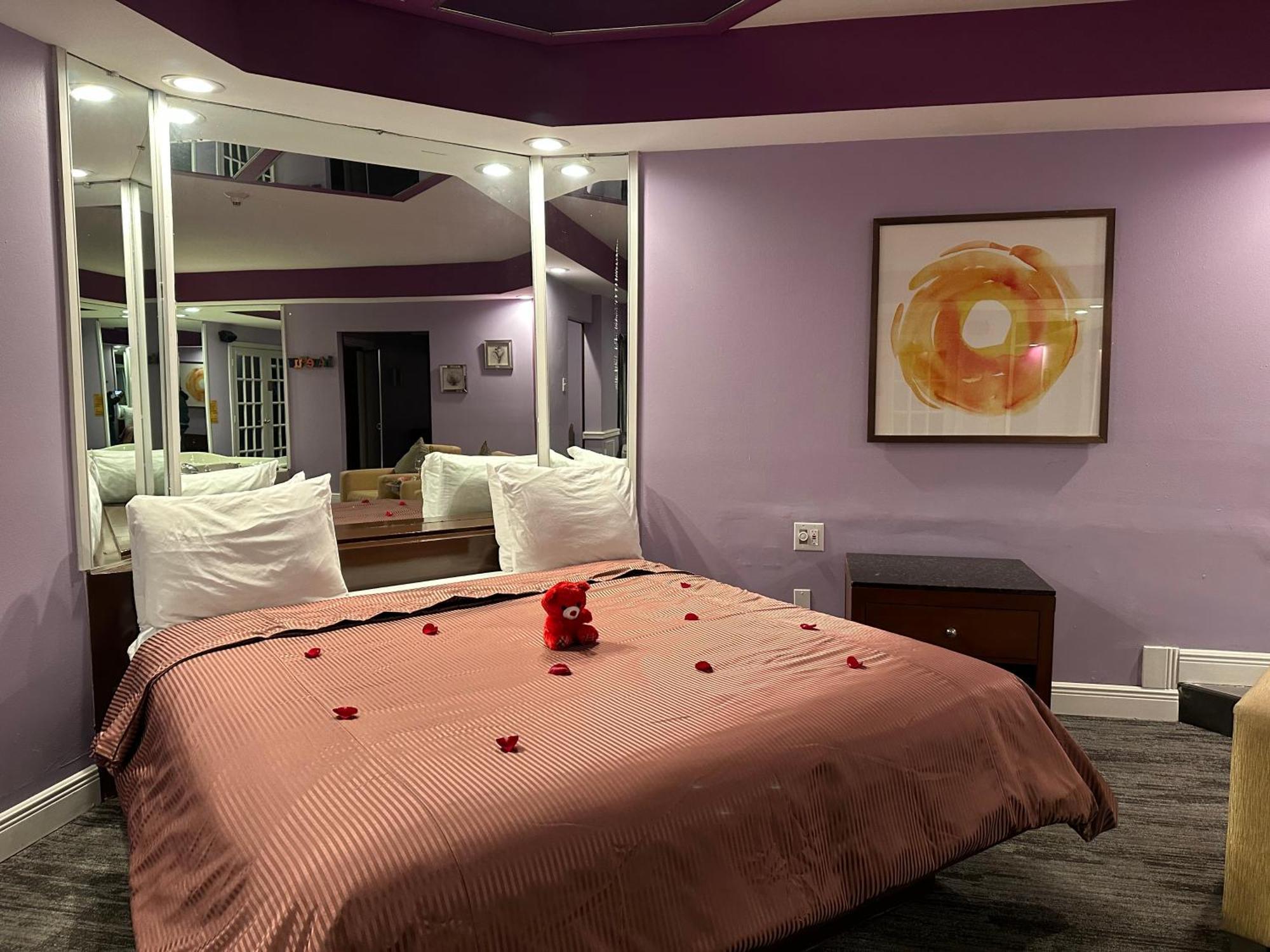 Inn Of The Dove - Romantic Luxury Suites With Jacuzzi & Fireplace At Harrisburg-Hershey-Philadelphia, Pa المظهر الخارجي الصورة