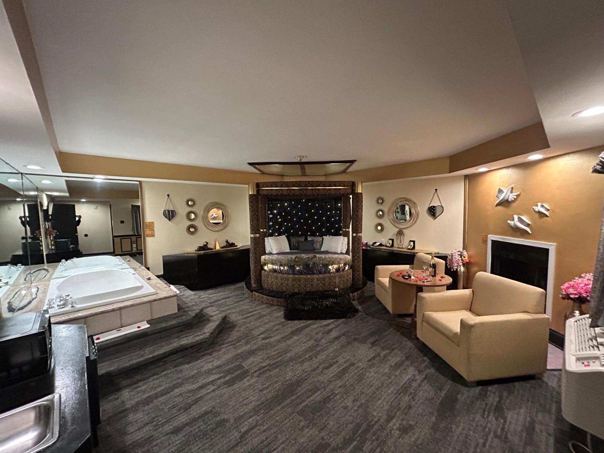 Inn Of The Dove - Romantic Luxury Suites With Jacuzzi & Fireplace At Harrisburg-Hershey-Philadelphia, Pa المظهر الخارجي الصورة